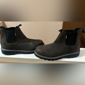 New Men's Wolverine Brown Slip Oil Resistant Work Boot Size 11M.‎ No Box.
